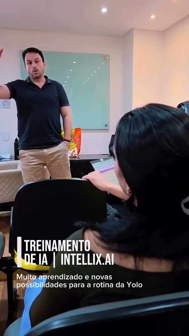 Participante tirando dúvidas com o instrutor durante a imersão Virada Inteligente